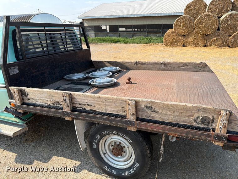image for item ER1899 1977 Ford F250 Ranger Camper Special flatbed pickup truck