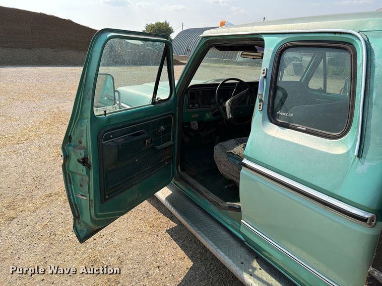 image for item ER1899 1977 Ford F250 Ranger Camper Special flatbed pickup truck