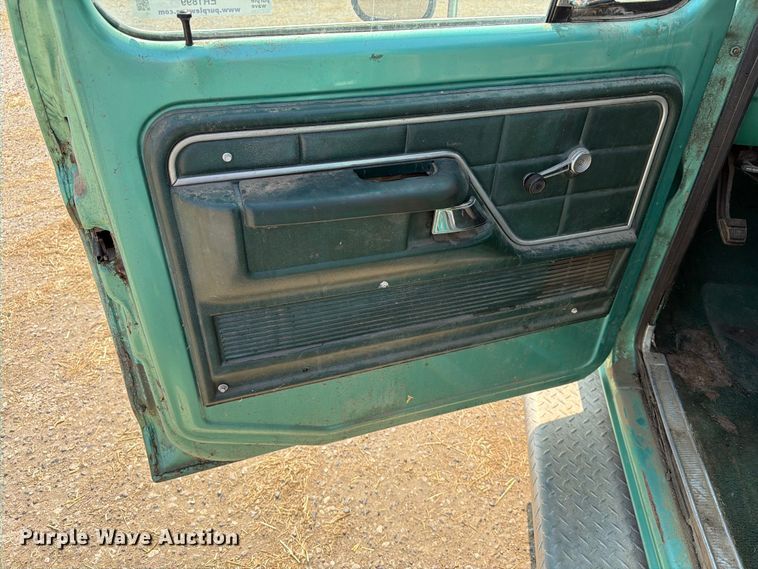 image for item ER1899 1977 Ford F250 Ranger Camper Special flatbed pickup truck