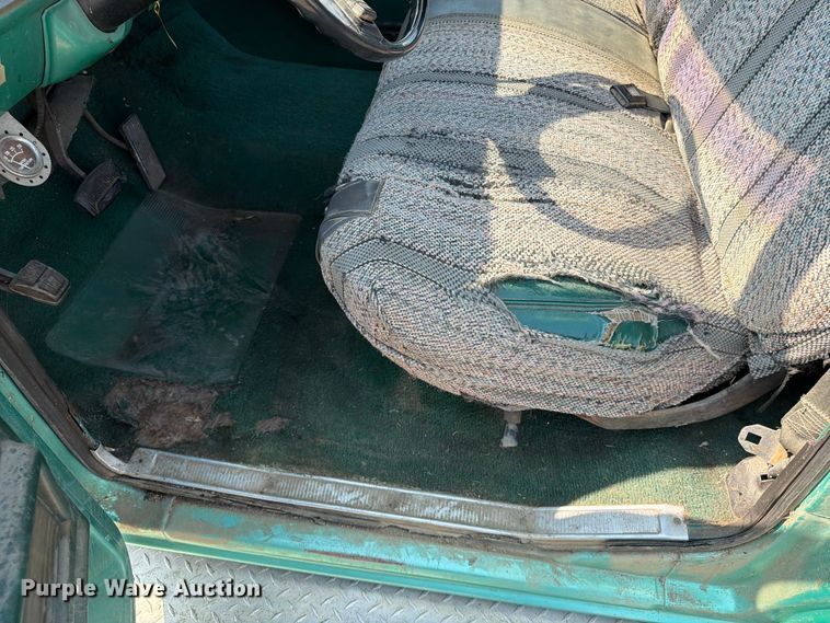image for item ER1899 1977 Ford F250 Ranger Camper Special flatbed pickup truck
