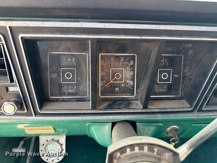 image for item ER1899 1977 Ford F250 Ranger Camper Special flatbed pickup truck