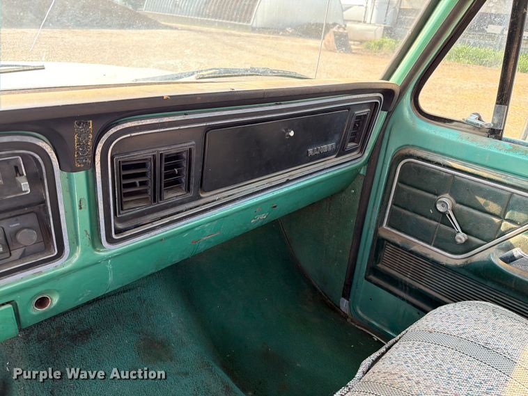 image for item ER1899 1977 Ford F250 Ranger Camper Special flatbed pickup truck