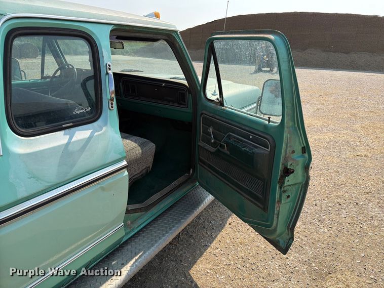 image for item ER1899 1977 Ford F250 Ranger Camper Special flatbed pickup truck