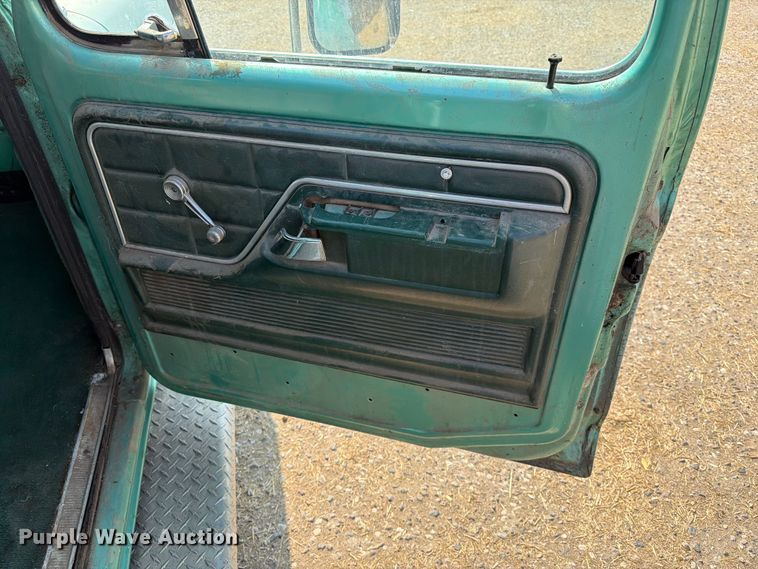 image for item ER1899 1977 Ford F250 Ranger Camper Special flatbed pickup truck