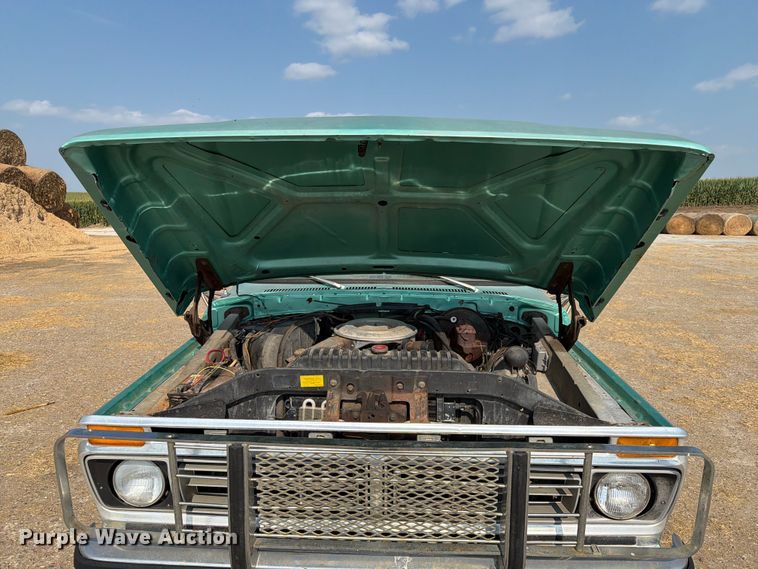 image for item ER1899 1977 Ford F250 Ranger Camper Special flatbed pickup truck