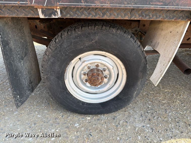 image for item ER1899 1977 Ford F250 Ranger Camper Special flatbed pickup truck