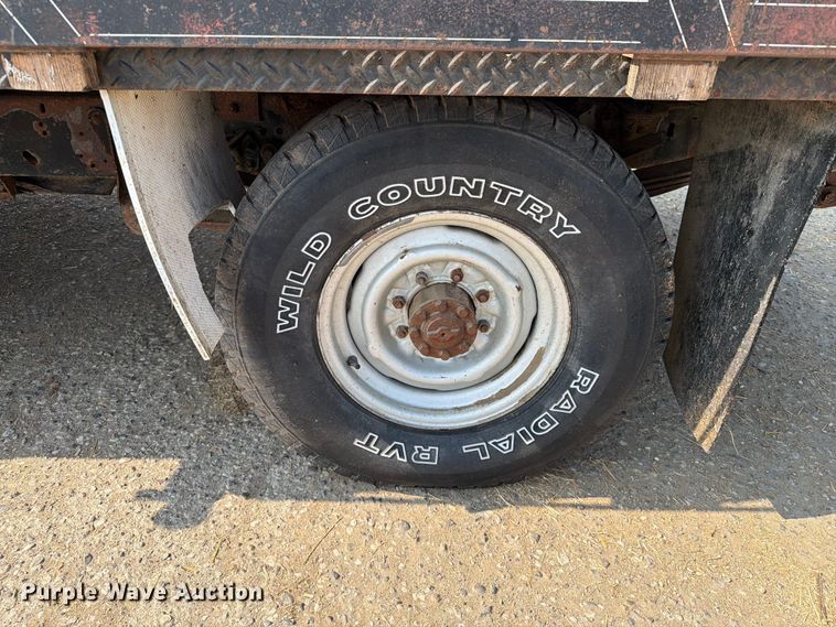 image for item ER1899 1977 Ford F250 Ranger Camper Special flatbed pickup truck