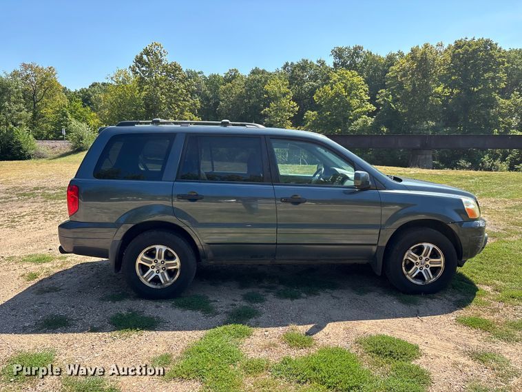 image for item ER3282 2004 Honda Pilot EX-L SUV