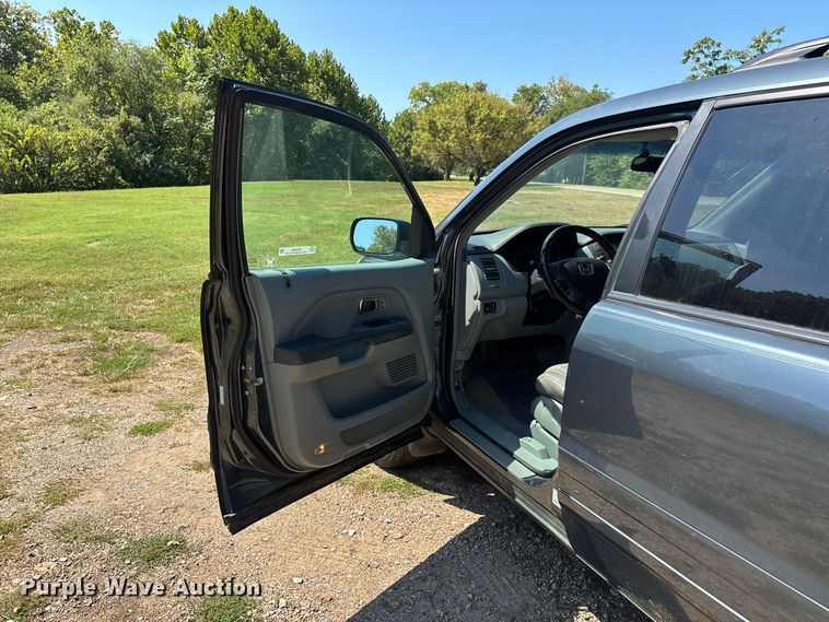 image for item ER3282 2004 Honda Pilot EX-L SUV
