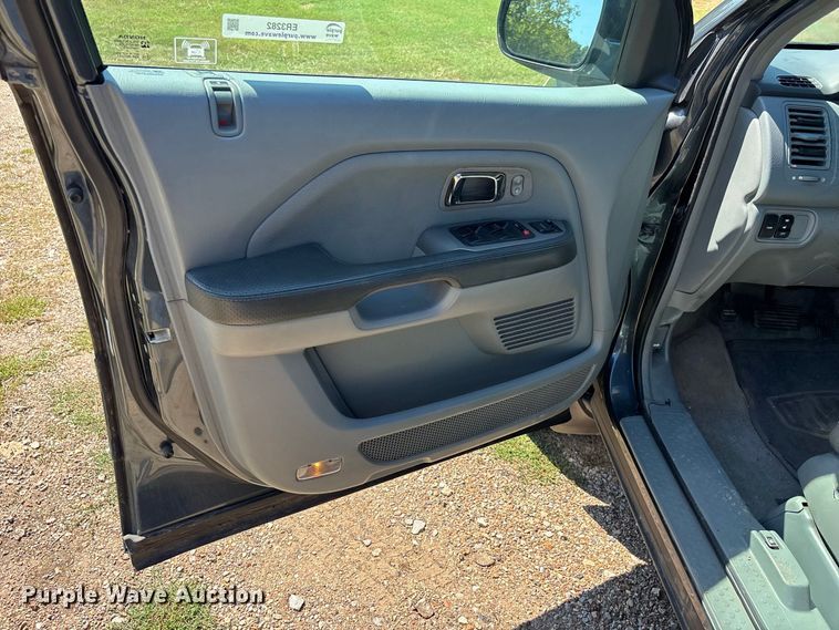image for item ER3282 2004 Honda Pilot EX-L SUV