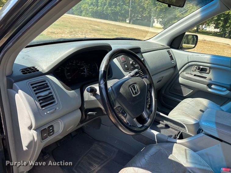 image for item ER3282 2004 Honda Pilot EX-L SUV