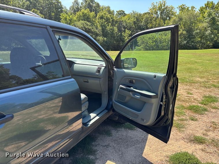 image for item ER3282 2004 Honda Pilot EX-L SUV