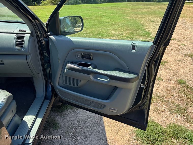 image for item ER3282 2004 Honda Pilot EX-L SUV