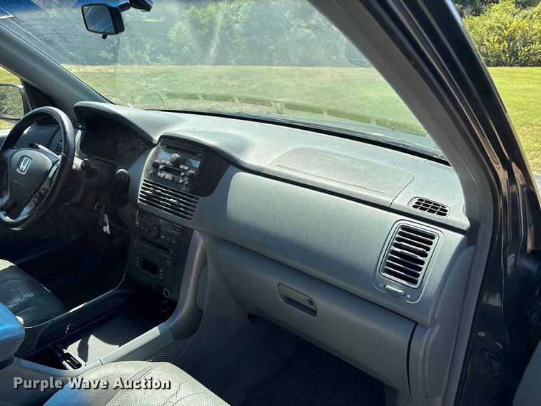 image for item ER3282 2004 Honda Pilot EX-L SUV