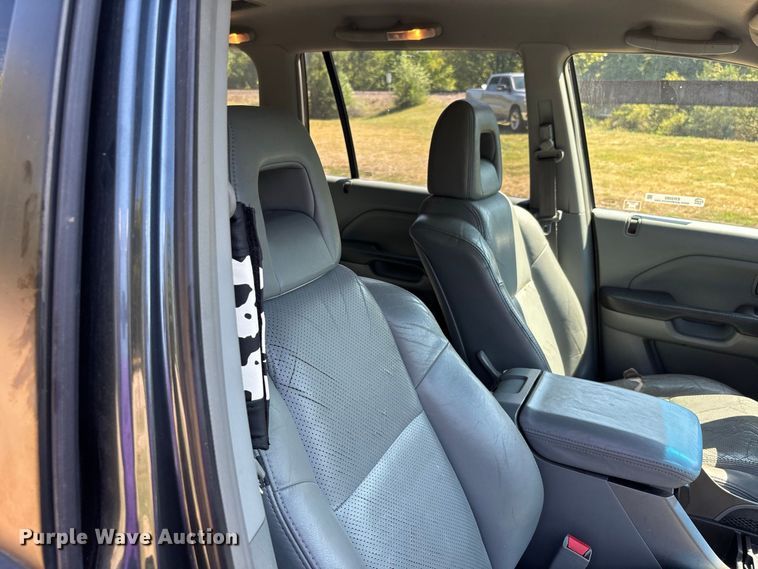 image for item ER3282 2004 Honda Pilot EX-L SUV