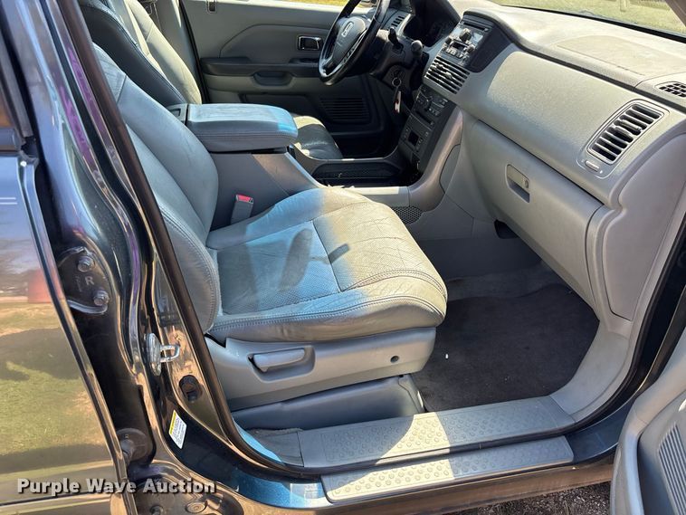 image for item ER3282 2004 Honda Pilot EX-L SUV