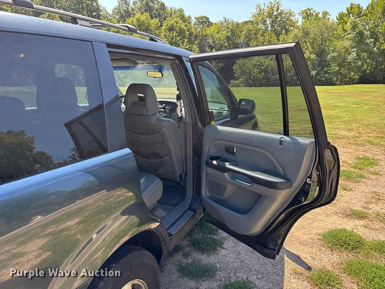 image for item ER3282 2004 Honda Pilot EX-L SUV
