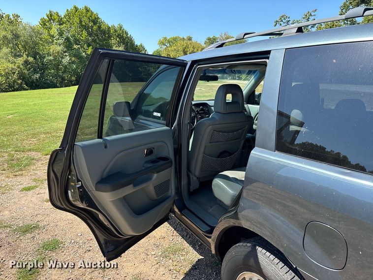 image for item ER3282 2004 Honda Pilot EX-L SUV