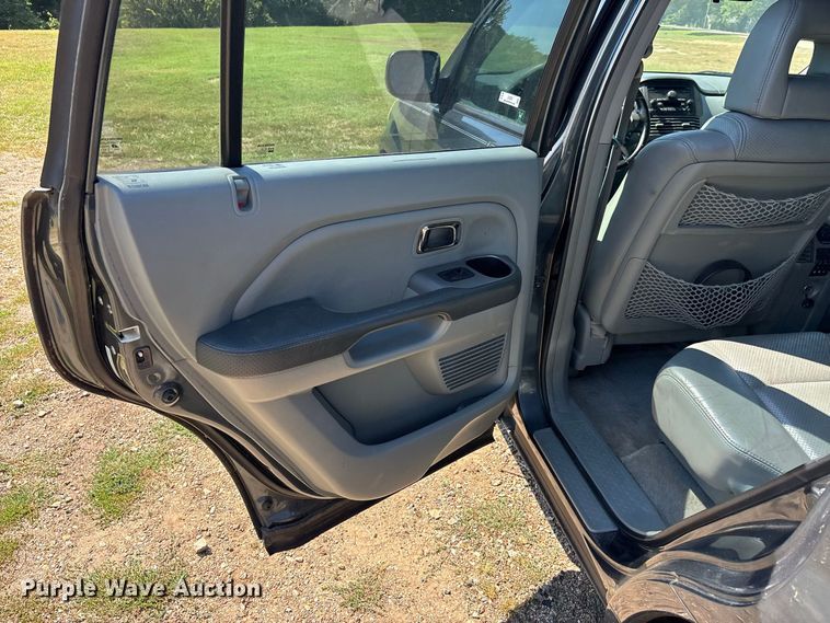 image for item ER3282 2004 Honda Pilot EX-L SUV