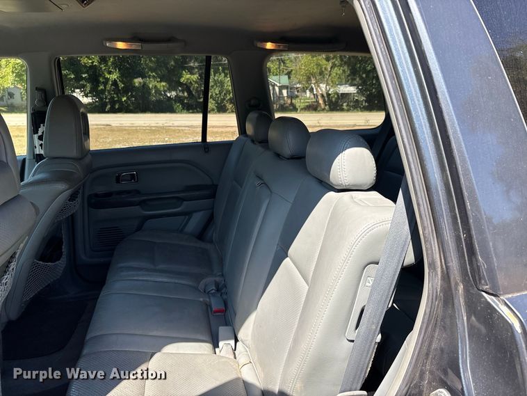 image for item ER3282 2004 Honda Pilot EX-L SUV