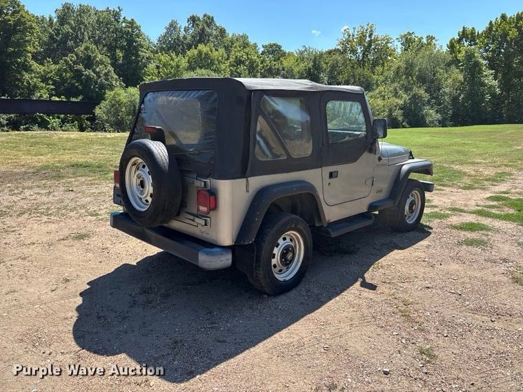 image for item ER3285 2001 Jeep Wrangler TJ SUV