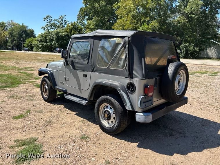 image for item ER3285 2001 Jeep Wrangler TJ SUV