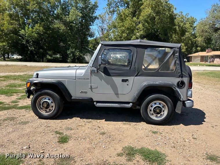 image for item ER3285 2001 Jeep Wrangler TJ SUV