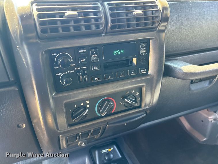 image for item ER3285 2001 Jeep Wrangler TJ SUV