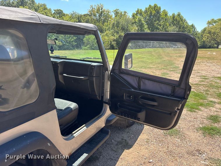 image for item ER3285 2001 Jeep Wrangler TJ SUV