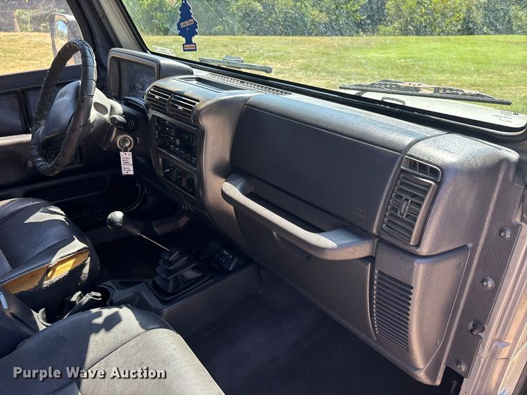 image for item ER3285 2001 Jeep Wrangler TJ SUV