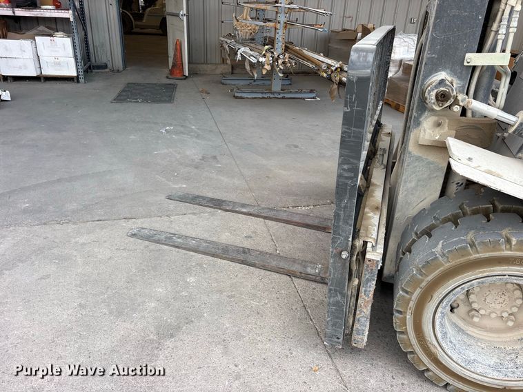 image for item ES8097 2016 UniCarriers PF80YLP forklift