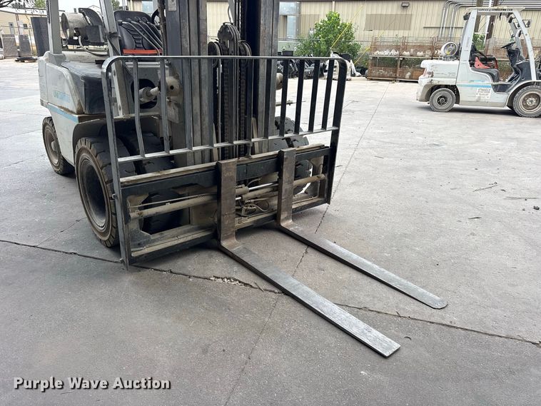 image for item ES8097 2016 UniCarriers PF80YLP forklift