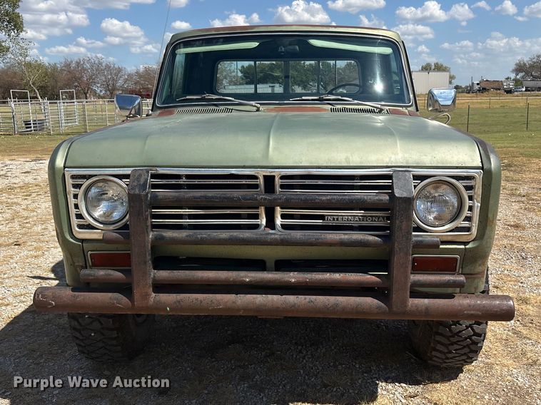 image for item ES8115 1972 International 1110 pickup truck