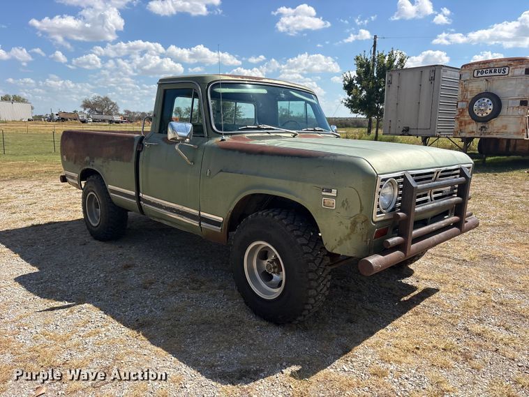 image for item ES8115 1972 International 1110 pickup truck