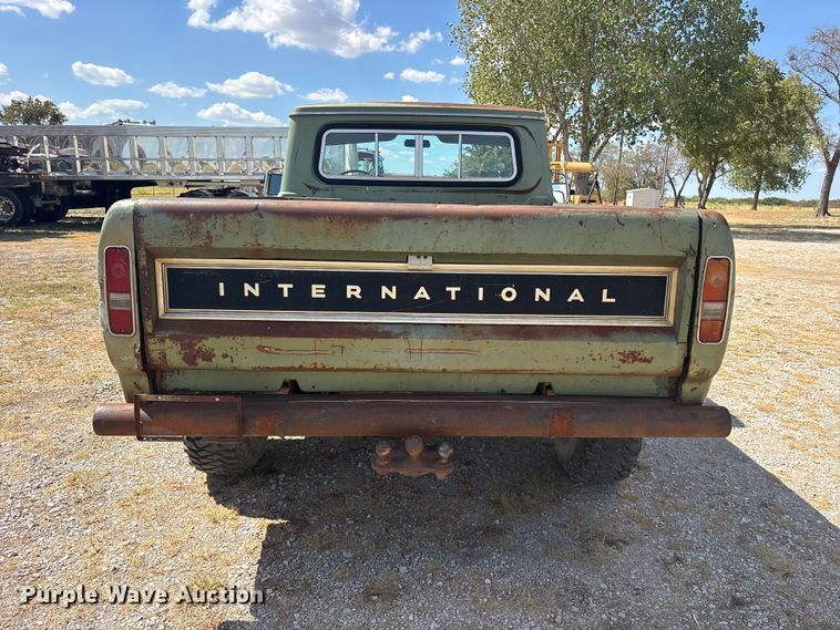 image for item ES8115 1972 International 1110 pickup truck