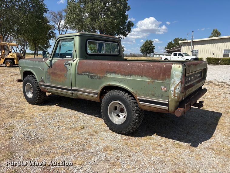 image for item ES8115 1972 International 1110 pickup truck