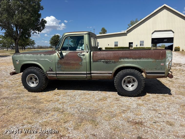 image for item ES8115 1972 International 1110 pickup truck