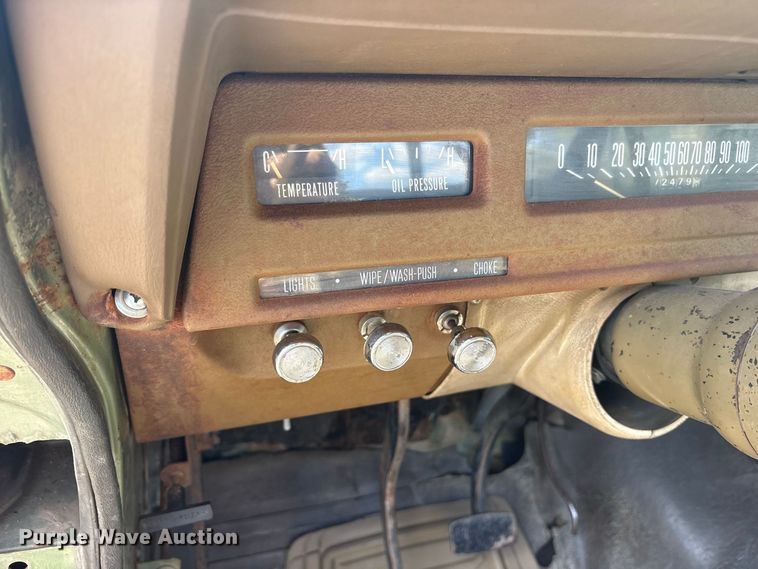 image for item ES8115 1972 International 1110 pickup truck