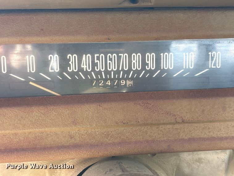 image for item ES8115 1972 International 1110 pickup truck