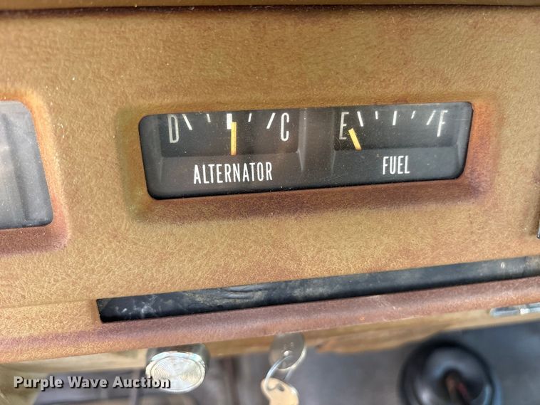image for item ES8115 1972 International 1110 pickup truck