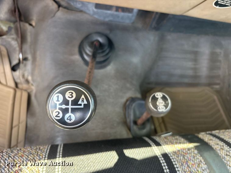 image for item ES8115 1972 International 1110 pickup truck