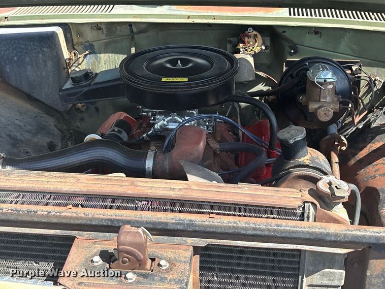image for item ES8115 1972 International 1110 pickup truck