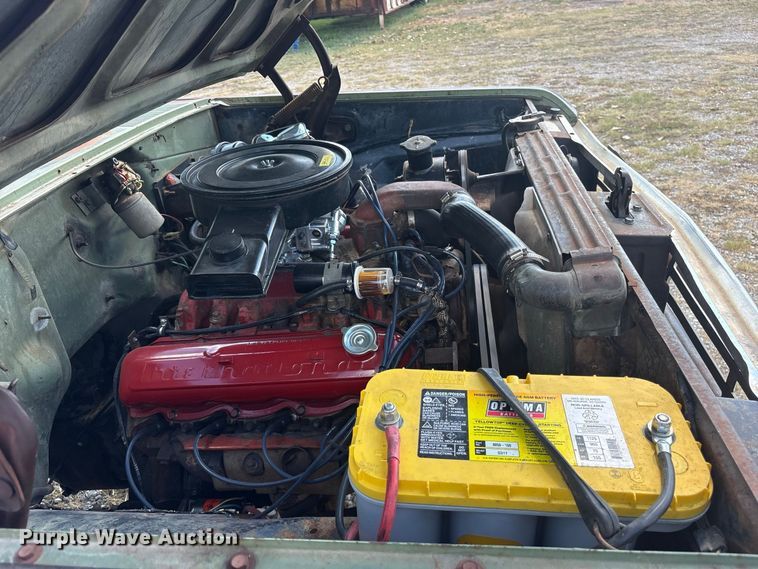 image for item ES8115 1972 International 1110 pickup truck