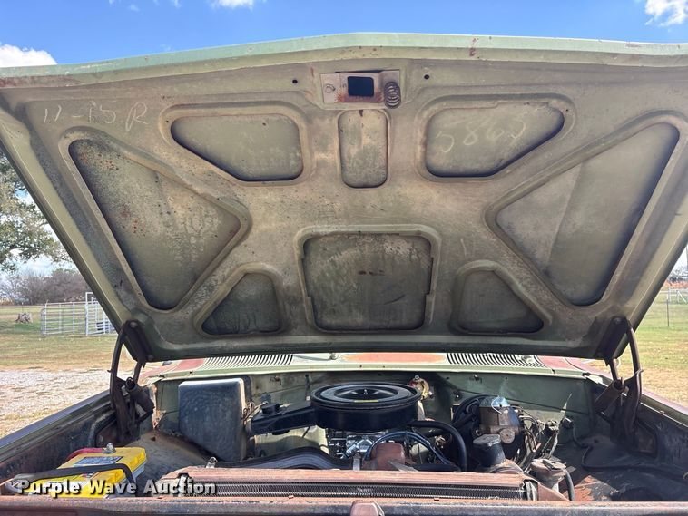 image for item ES8115 1972 International 1110 pickup truck
