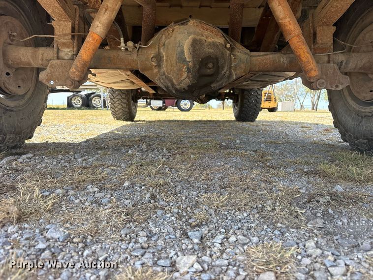 image for item ES8115 1972 International 1110 pickup truck