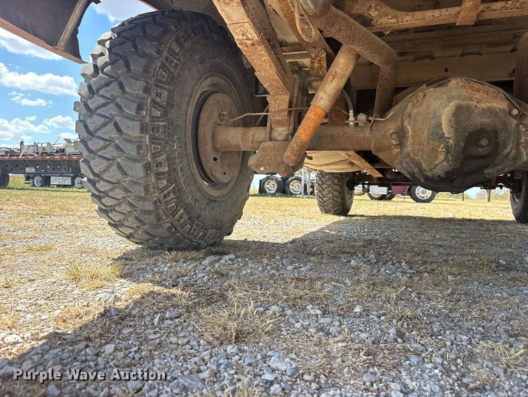 image for item ES8115 1972 International 1110 pickup truck
