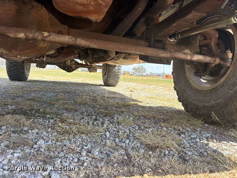 image for item ES8115 1972 International 1110 pickup truck