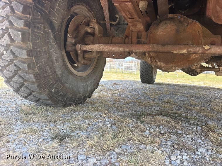 image for item ES8115 1972 International 1110 pickup truck