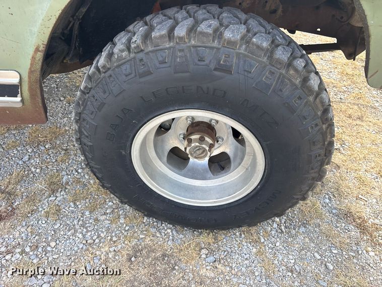 image for item ES8115 1972 International 1110 pickup truck