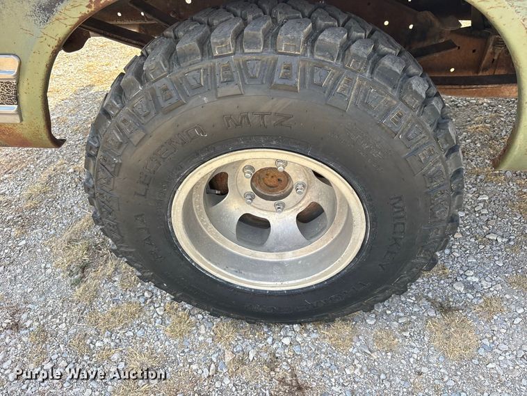 image for item ES8115 1972 International 1110 pickup truck